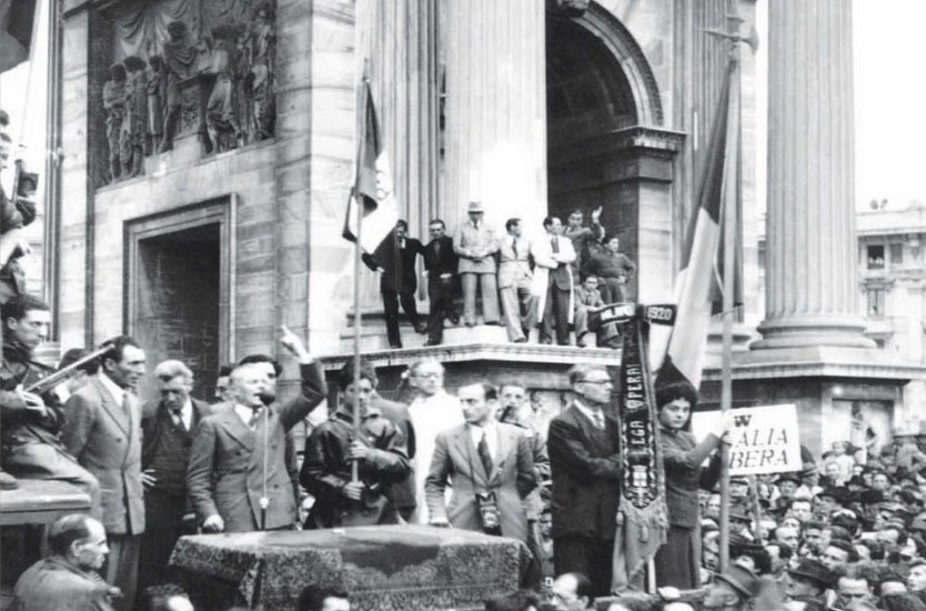Sandro pertini annuncia che l'Italia è libera il 25 aprile del 1945