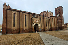 Audace prospettiva laterale della Cattedrale