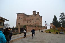 Salita verso il Castello di Grinzane