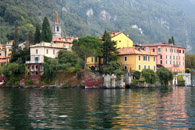 Varenna, le romantiche sponde del lago viste dal traghetto