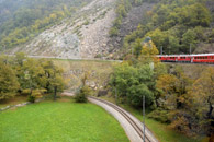 Il trenino del Bernina percorre la rampa elicoidale