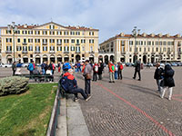 Il gruppo in piazza Galimberti