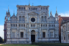 La facciata della chiesa monumentale della Certosa