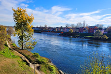 Borgo Ticino sulla riva destra del fiume